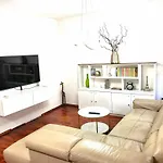 Luxury بودغوريتْسا
